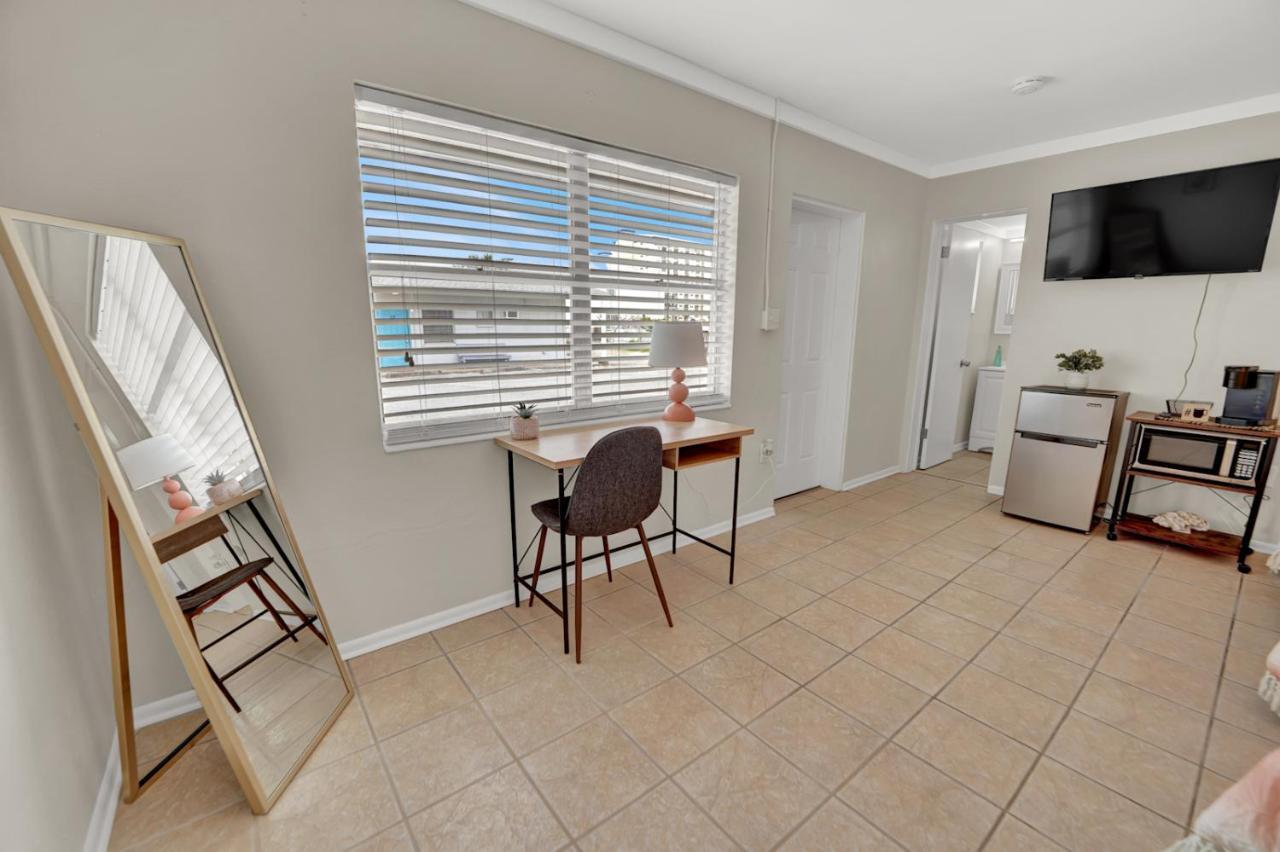 Lower Grand Lagoon Sea Foam Suites מראה חיצוני תמונה