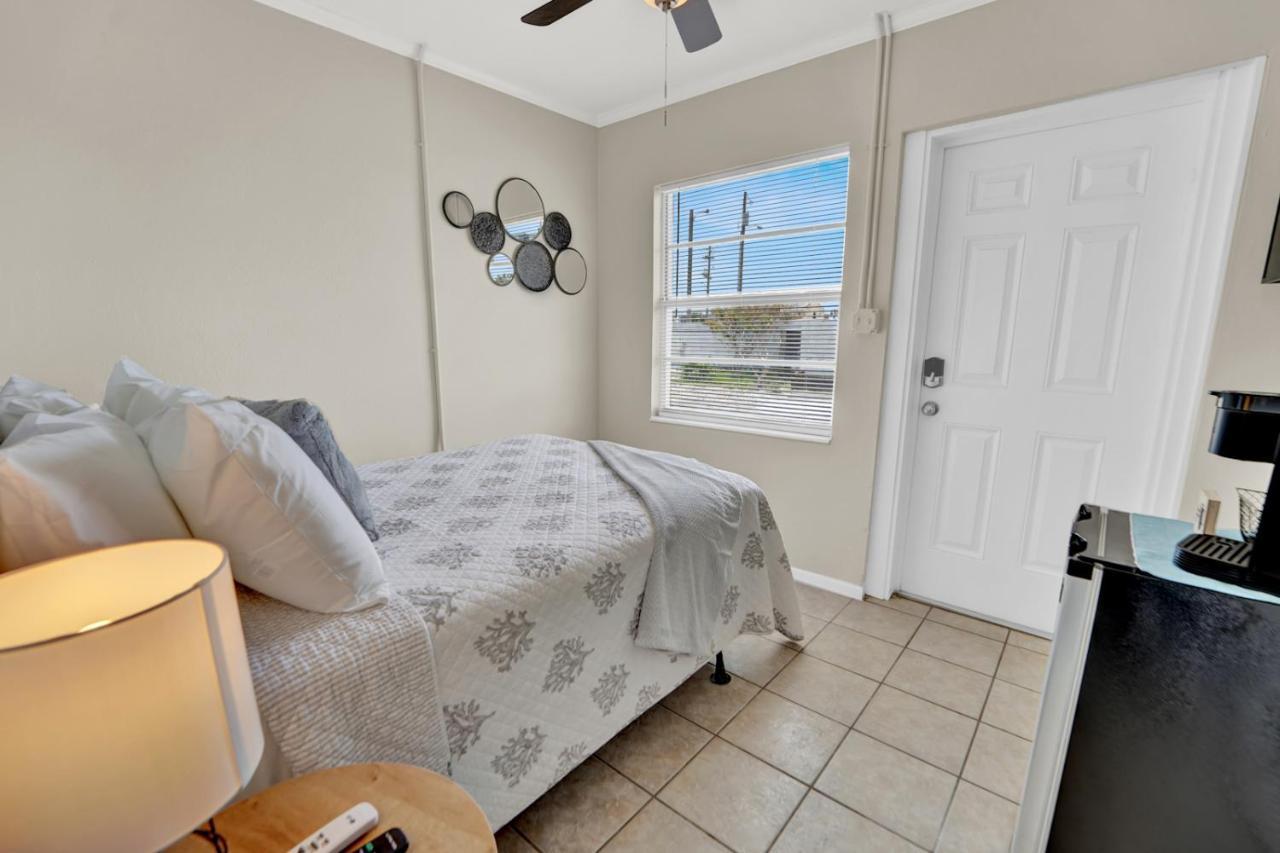 Lower Grand Lagoon Sea Foam Suites מראה חיצוני תמונה