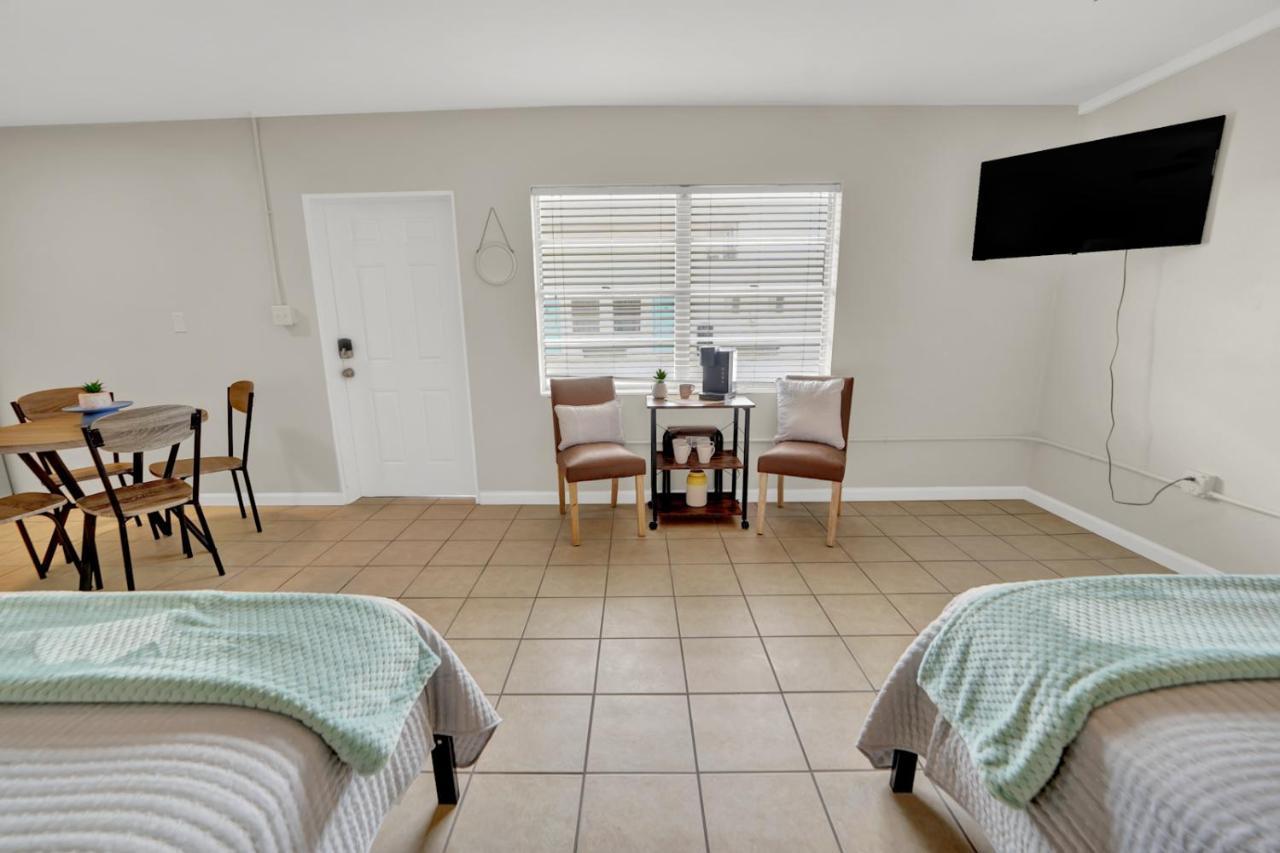 Lower Grand Lagoon Sea Foam Suites מראה חיצוני תמונה