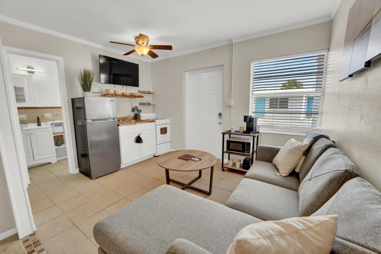 Lower Grand Lagoon Sea Foam Suites מראה חיצוני תמונה